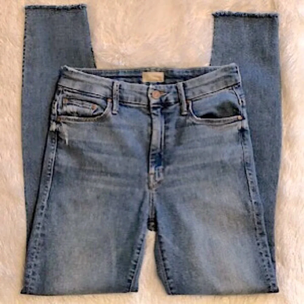 “Like New” MOTHER High-Waisted Looker Ankle Fray Jean - Picture 4 of 10